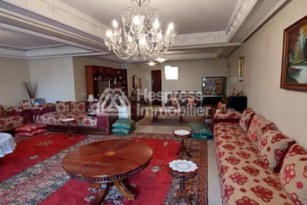 Large apartment in the Iberia district