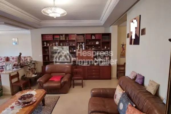 Large apartment in the Iberia district