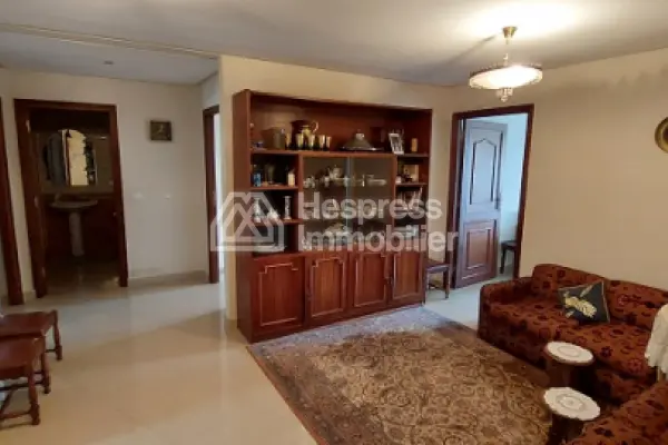 Large apartment in the Iberia district