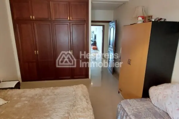 Large apartment in the Iberia district