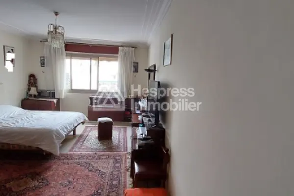 Large apartment in the Iberia district