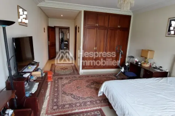 Large apartment in the Iberia district
