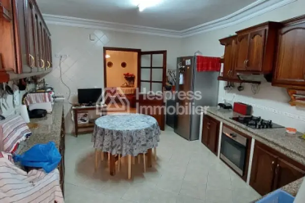 Large apartment in the Iberia district