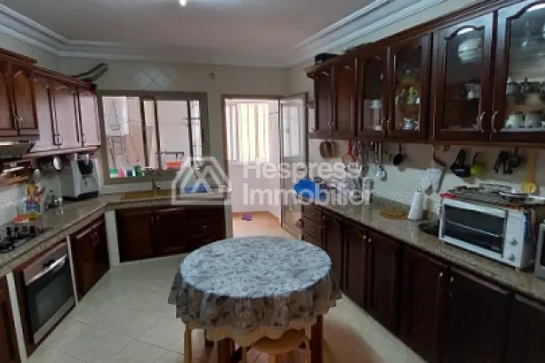 Large apartment in the Iberia district