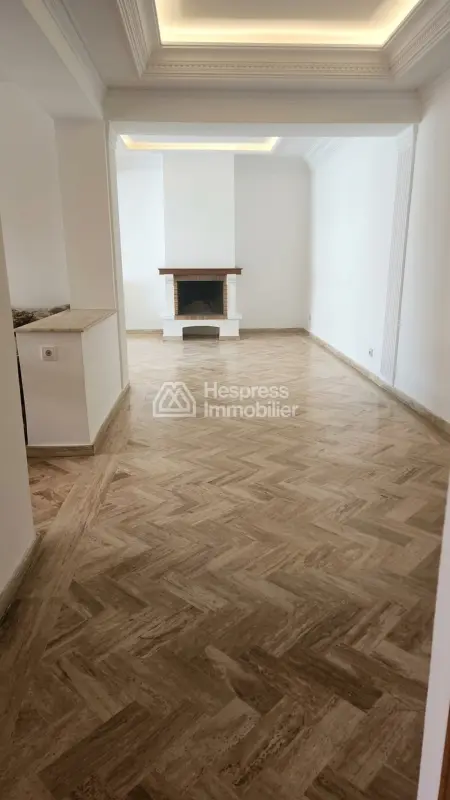 Bel appartement à vendre en plein boulevard Ghandi