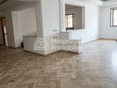 Bel appartement à vendre en plein boulevard Ghandi