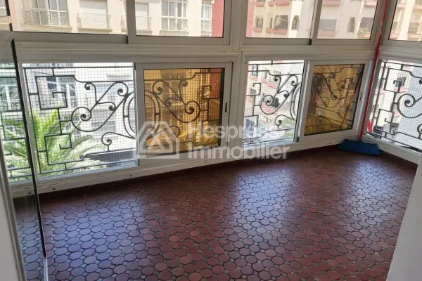 Bel appartement à vendre en plein boulevard Ghandi