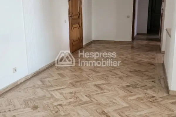 Bel appartement à vendre en plein boulevard Ghandi
