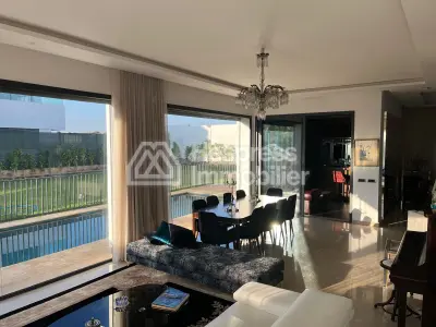 Villa d’exception à vendre à El Menzeh – Résidence sécurisée