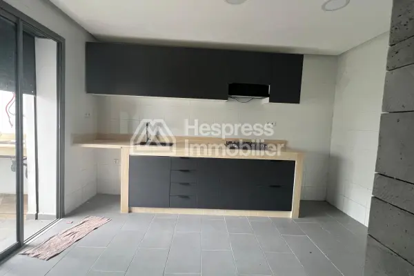 Villa neuve à louer à Harhoura – Résidence sécurisée