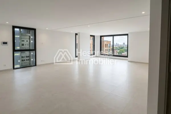 Bureaux professionnels vides modulables à vendre dans la Zone Franche de Tanger TFZ, De 50 m² à 114 m²