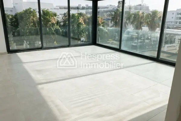 Bureaux professionnels vides modulables à vendre dans la Zone Franche de Tanger TFZ, De 50 m² à 114 m²