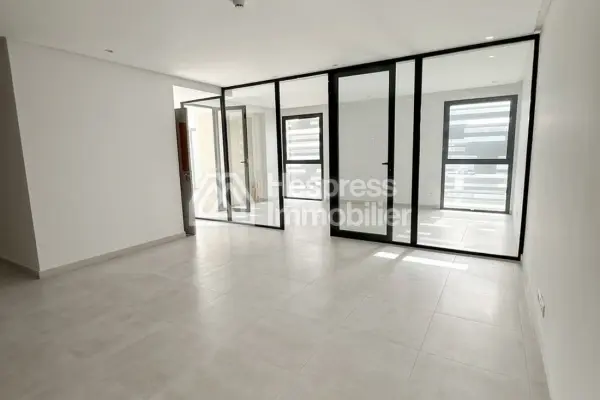 Bureaux professionnels vides modulables à vendre dans la Zone Franche de Tanger TFZ, De 50 m² à 114 m²