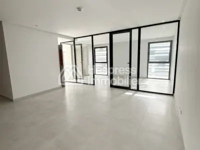 Bureaux professionnels vides modulables à vendre dans la Zone Franche de Tanger TFZ, De 50 m² à 114 m²