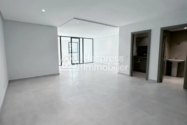 Bureaux professionnels vides modulables à vendre dans la Zone Franche de Tanger TFZ, De 50 m² à 114 m²