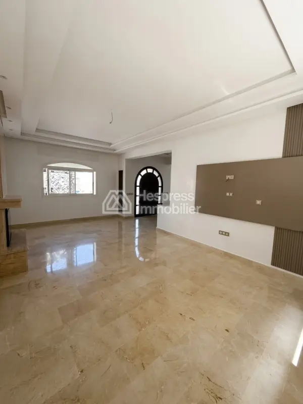 Unfurnished villa for rent in Boubana
