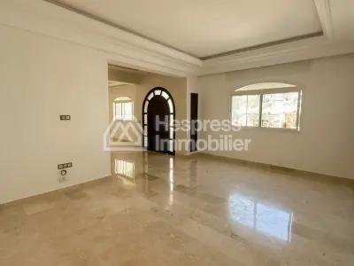 Unfurnished villa for rent in Boubana