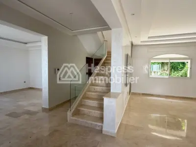 Unfurnished villa for rent in Boubana