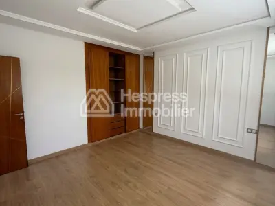 Unfurnished villa for rent in Boubana