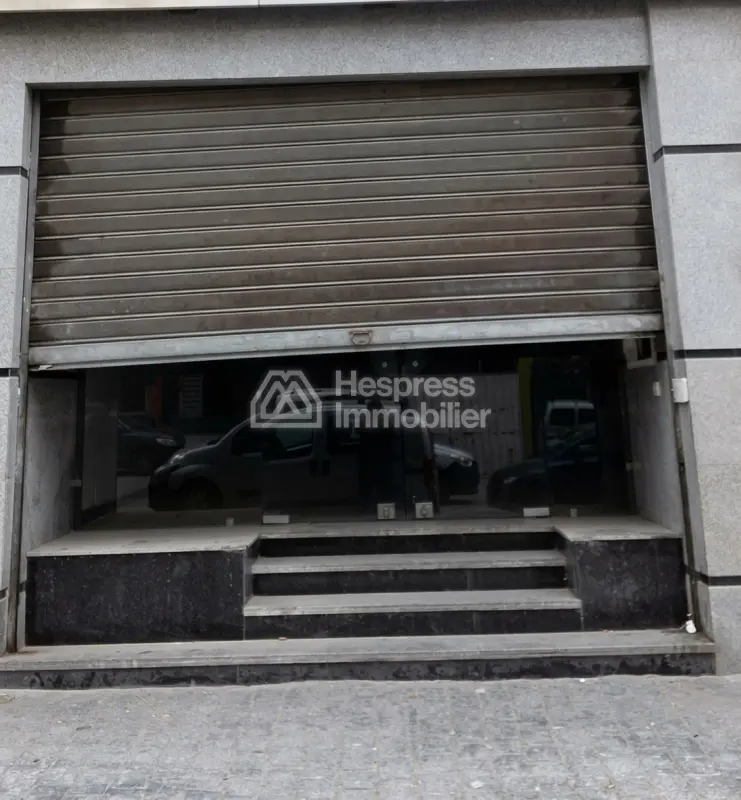 À VENDRE OU À LOUER – Local Commercial