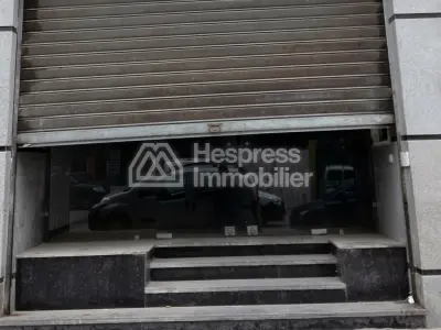 À VENDRE OU À LOUER – Local Commercial