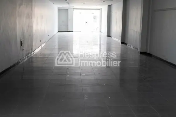 À VENDRE OU À LOUER – Local Commercial
