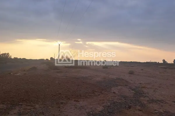🌾 Opportunité d'Investissement : Terrain Titré de 7 Hectares à Vendre – Route d'Agafay 🗺️