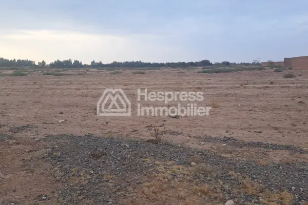 🌾 Opportunité d'Investissement : Terrain Titré de 7 Hectares à Vendre – Route d'Agafay 🗺️