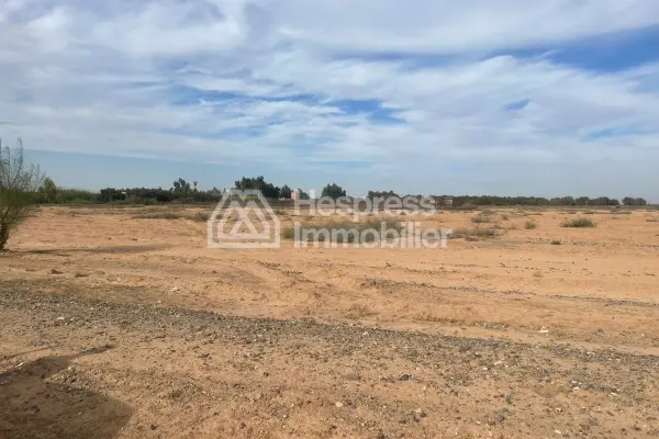 🌾 Opportunité d'Investissement : Terrain Titré de 7 Hectares à Vendre – Route d'Agafay 🗺️