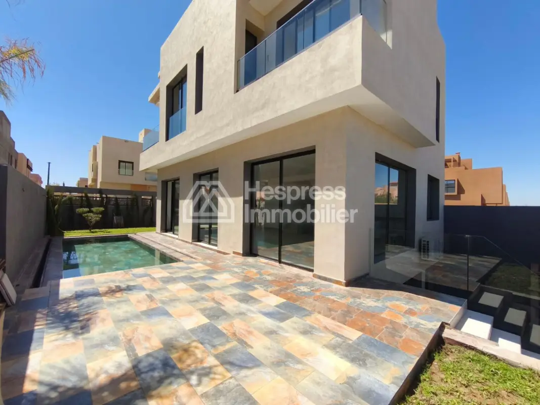 🏡 Villa Moderne d’Exception à Vendre – Domaine Tagana, Marrakech ✨