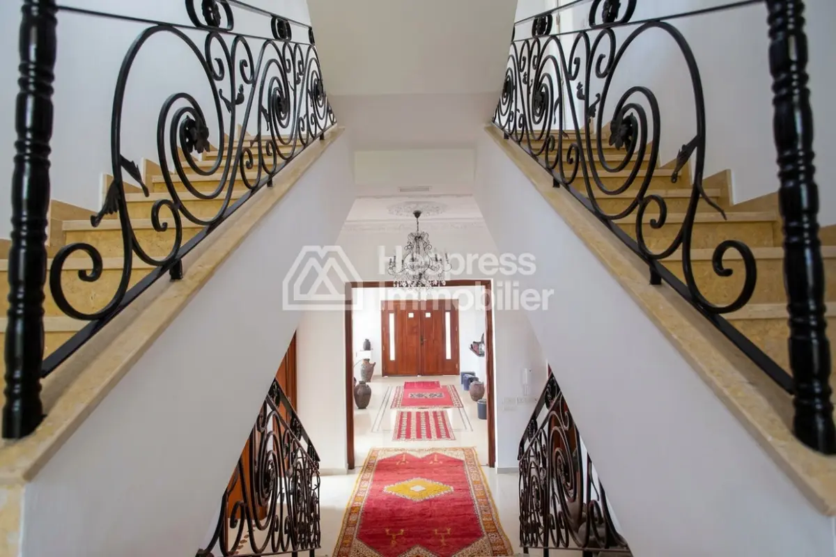 Luxurious Villa in Mnar CAS26610