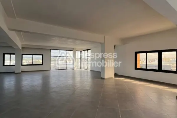 Plateaux Bureaux en location – La zone Franche