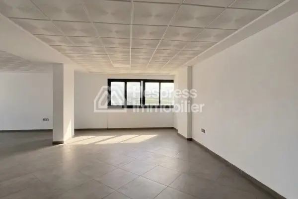 Plateaux Bureaux en location – La zone Franche