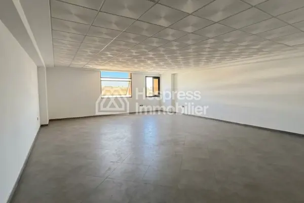 Plateaux Bureaux en location – La zone Franche