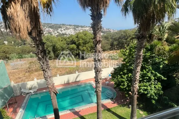 Villa with Swimming Pool – Neighborhood Moujahidine