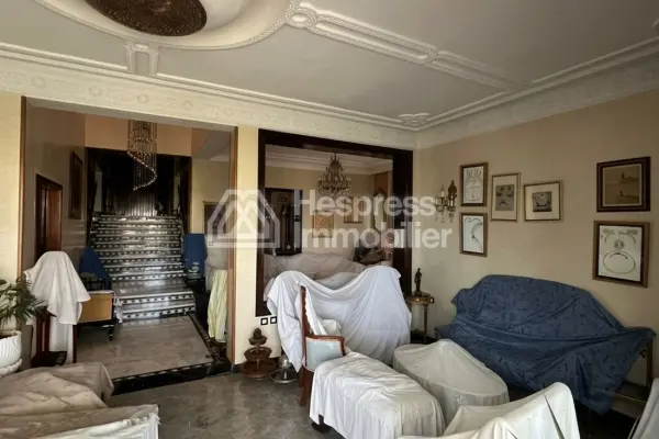 Villa with Swimming Pool – Neighborhood Moujahidine