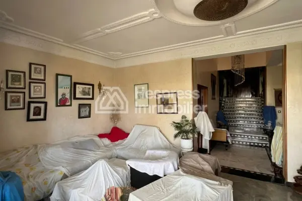 Villa with Swimming Pool – Neighborhood Moujahidine