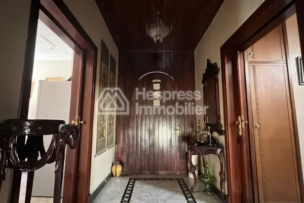 Villa with Swimming Pool – Neighborhood Moujahidine