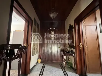 Villa with Swimming Pool – Neighborhood Moujahidine