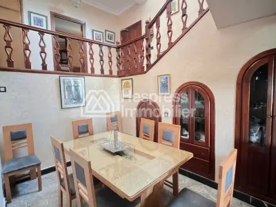 Villa with Swimming Pool – Neighborhood Moujahidine