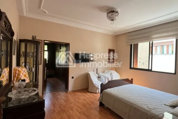 Villa with Swimming Pool – Neighborhood Moujahidine