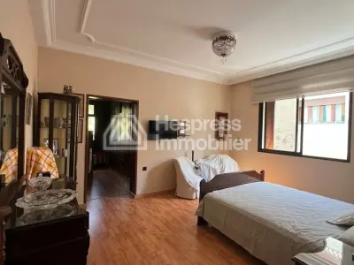 Villa with Swimming Pool – Neighborhood Moujahidine