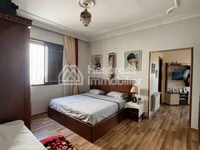 Villa with Swimming Pool – Neighborhood Moujahidine