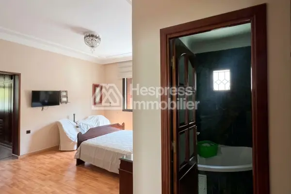 Villa with Swimming Pool – Neighborhood Moujahidine