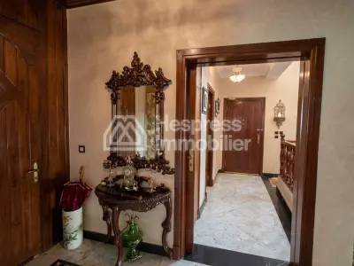 Villa with Swimming Pool – Neighborhood Moujahidine