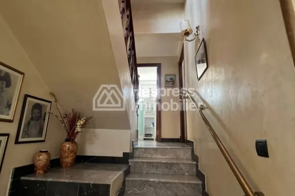 Villa with Swimming Pool – Neighborhood Moujahidine