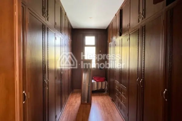 Villa with Swimming Pool – Neighborhood Moujahidine