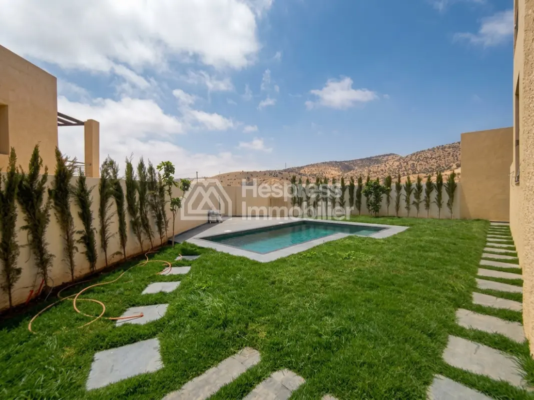 Beautiful new villa with swimming pool and garden