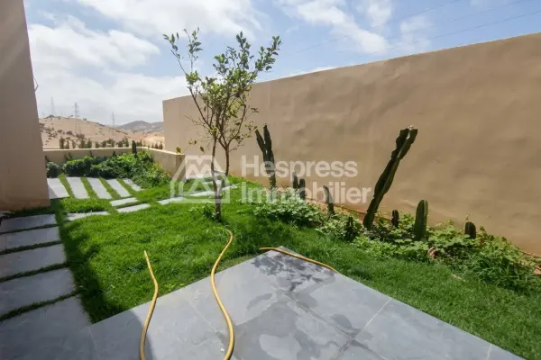 فيلا جديدة جميلة مع مسبح وحديقة