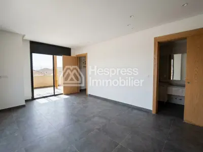 Beautiful new villa with swimming pool and garden